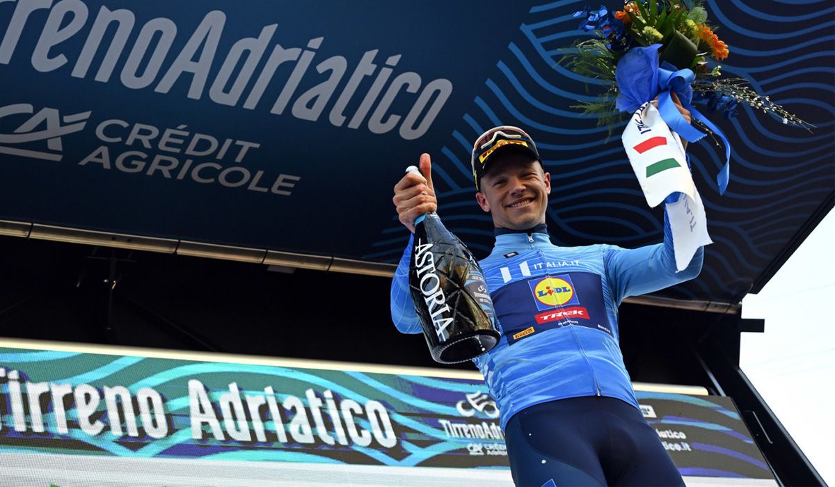 Jonathan Milan le arrebata el liderato a Ayuso tras su victoria en Giulianova