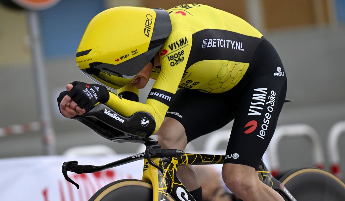 Jonas Vingegaard, con el novedoso casco Giro Aerohead en la contrarreloj inaugural de la Tirreno-Adriático