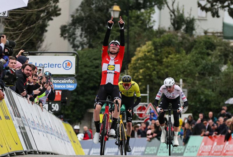 Skjelmose celebrando su victoria de etapa