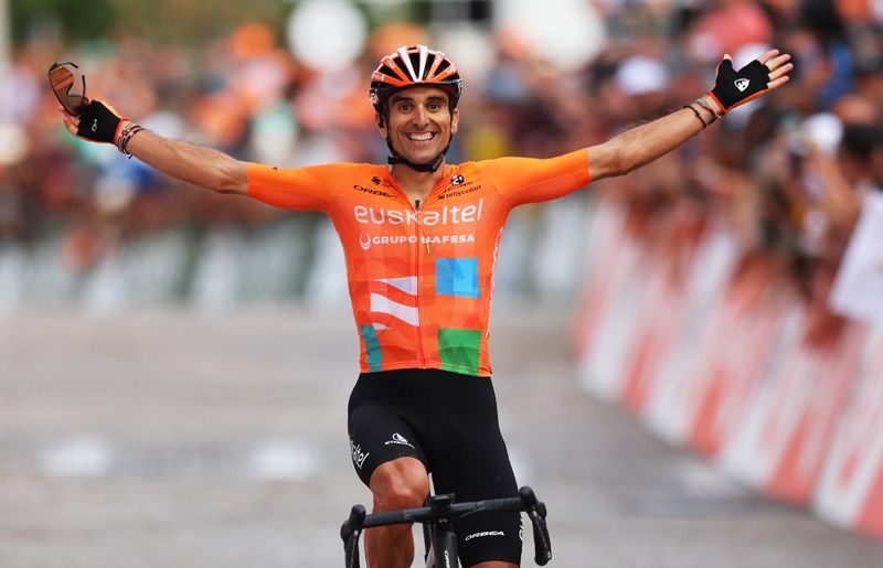 Maté celebrando su victoria de etapa en la Volta a Portugal 2023 Maté celebrando su victoria de etapa en la Volta a Portugal 2023