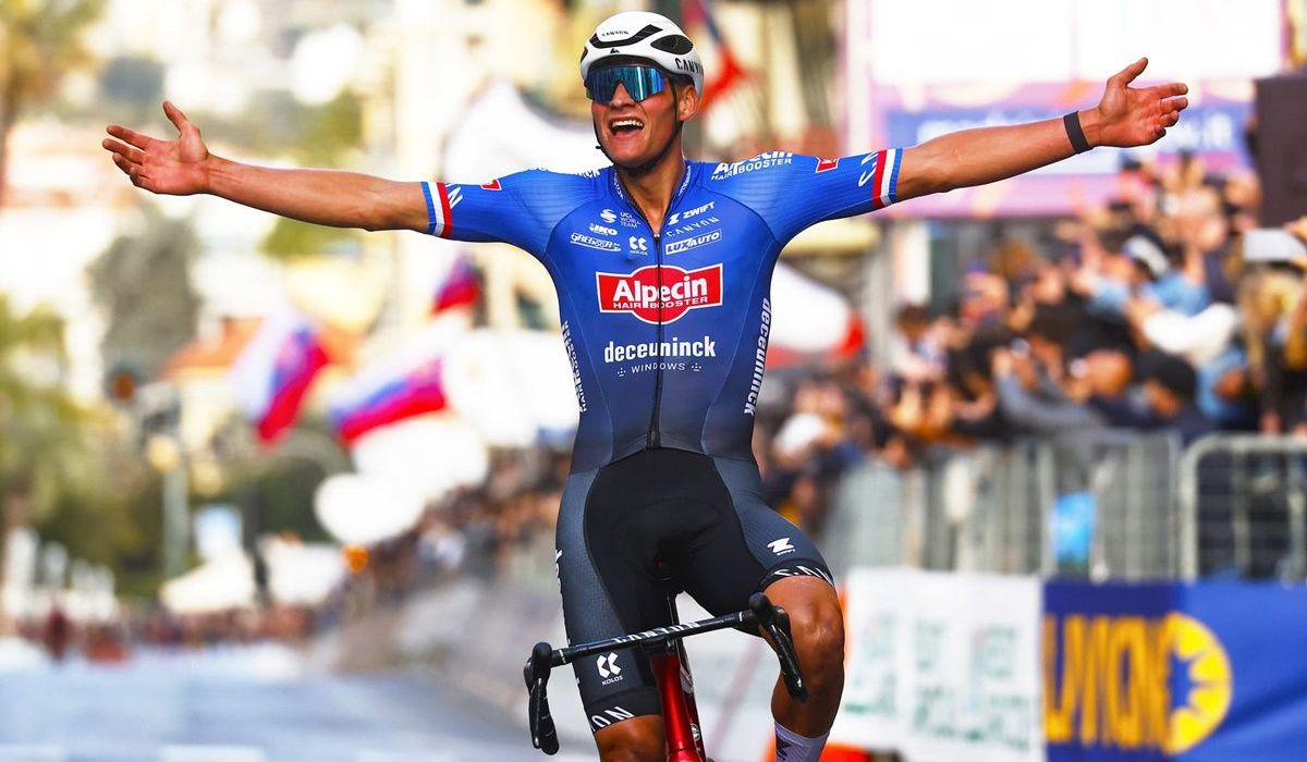 Mathieu van der Poel celebando su victoria en la Milán-San Remo 2023