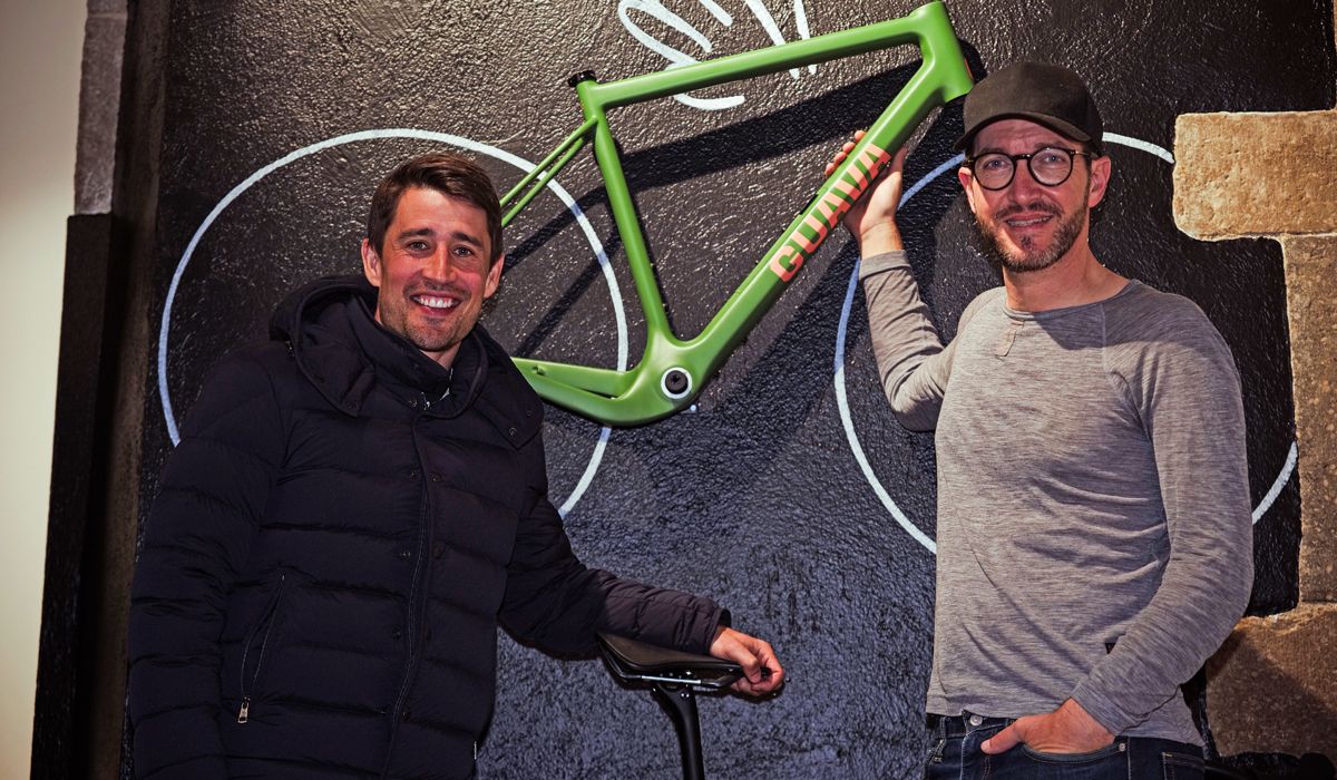 Bojan Krkic y Oscar D’Aniello en la nueva tienda de Guava
