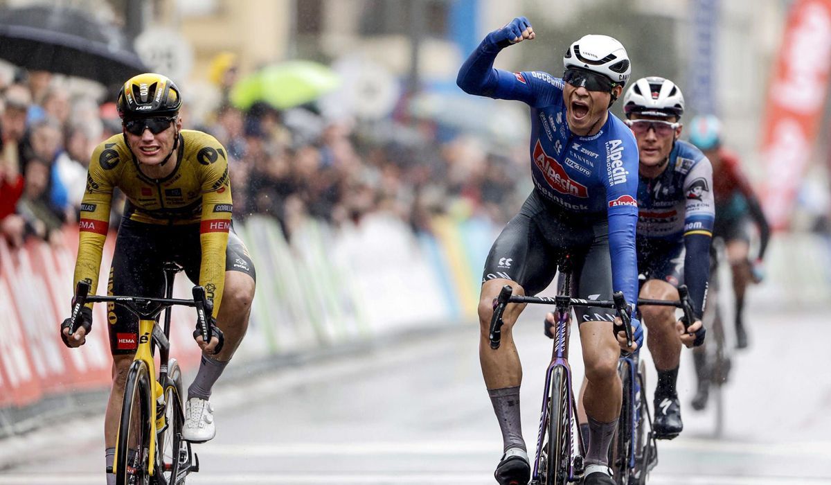 Jasper Philipsen imponiéndose ante Olav Kooij en la pasada edición de la Brujas La Panne 