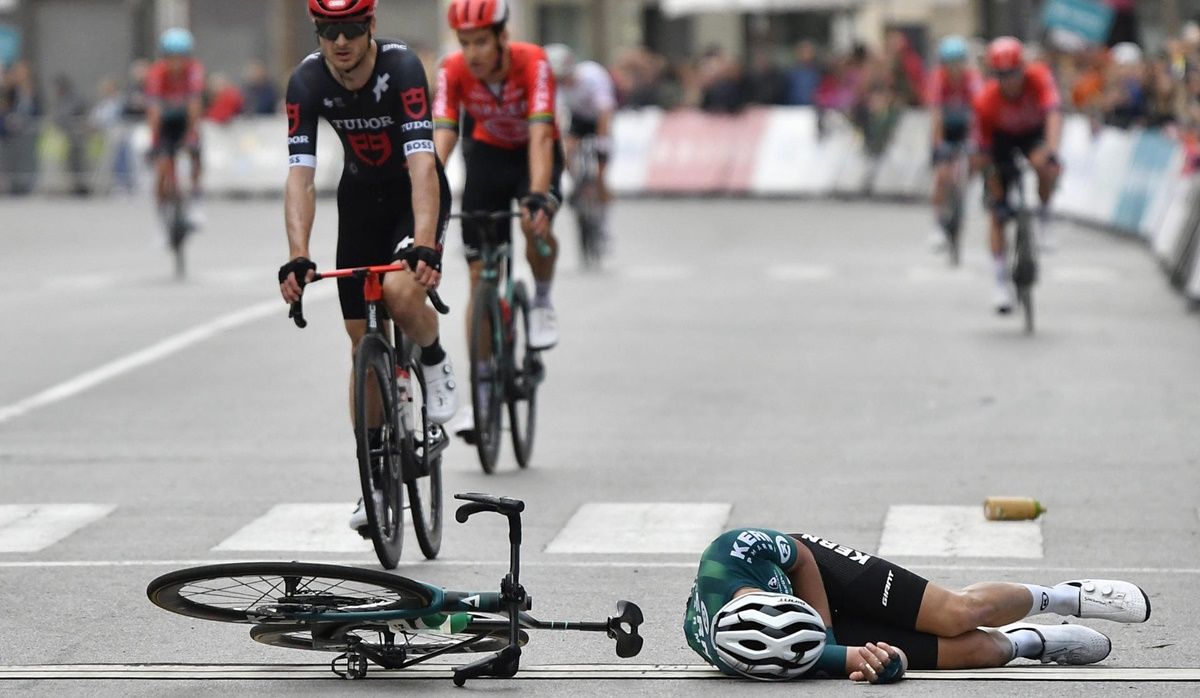 El debate sobre cómo proteger a los ciclistas en las caídas propicia que se experimente con un 'airbag'