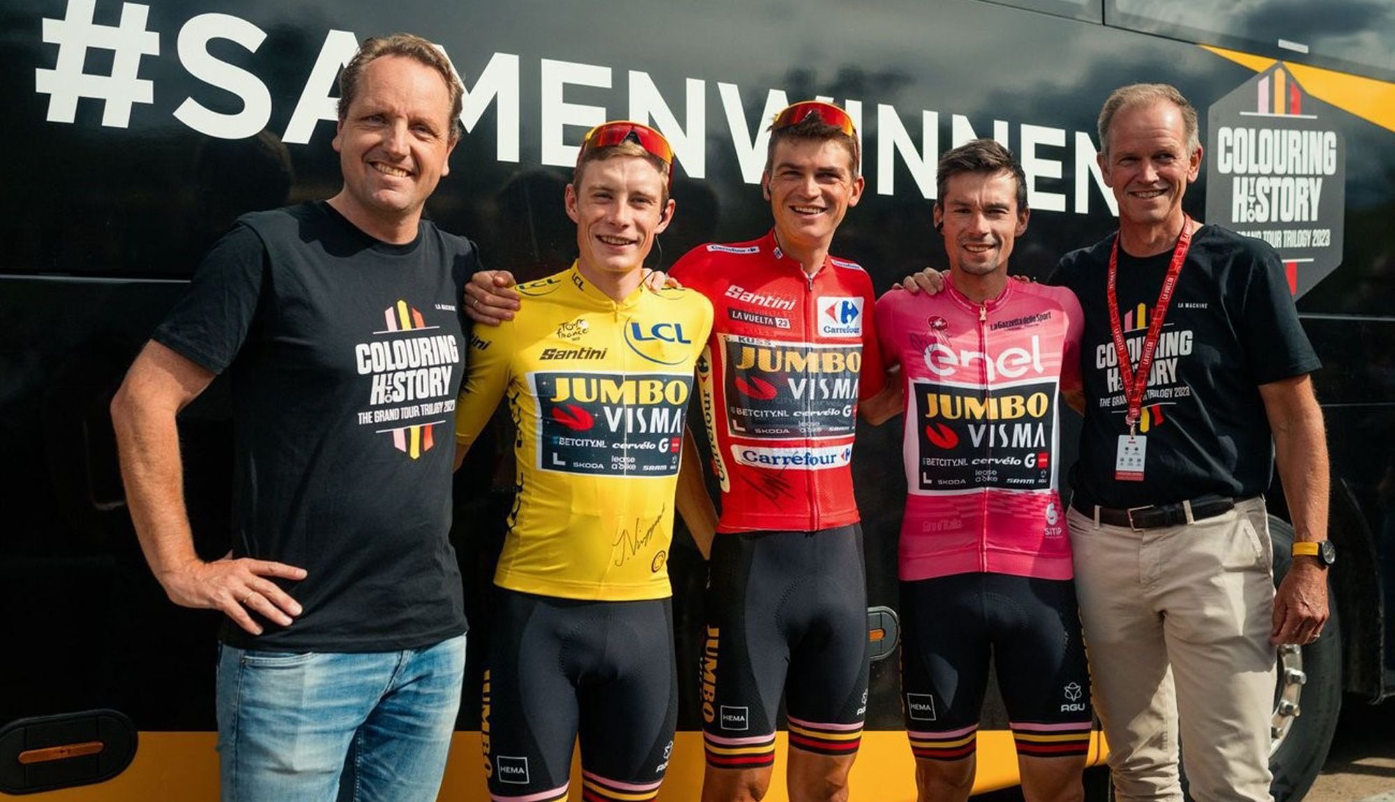 Merijn Zeeman, a la izquierda, junto a Vingegaard, Kuss, Roglic y Richard Plugge en una imagen de la pasada temporada
