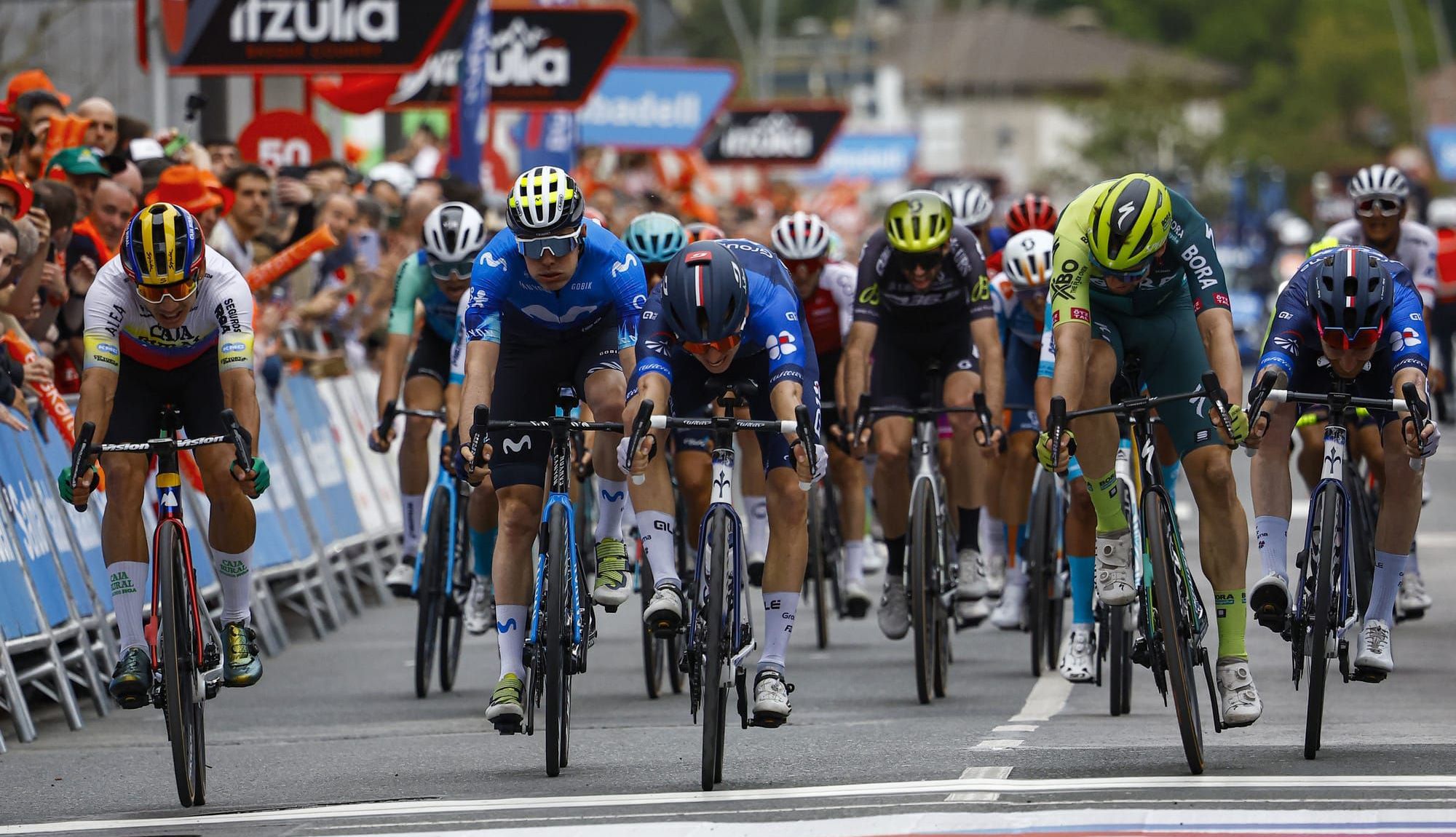 Romain Gregoire estrenó su palmarés en el World Tour con una victoria al sprint en la quinta etapa de la Itzulia