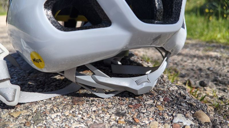 El sistema de retención no tiene la posibilidad de instalar el detector de caías Angi de Specialized
