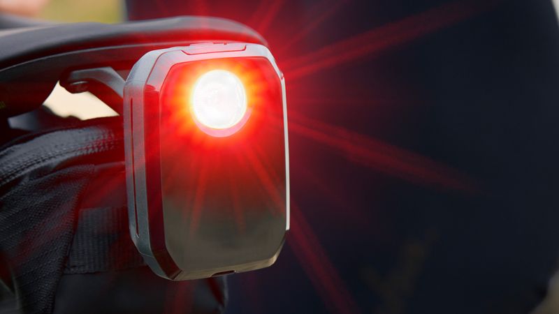 La luz diurna varía su intermitencia para ser más visible