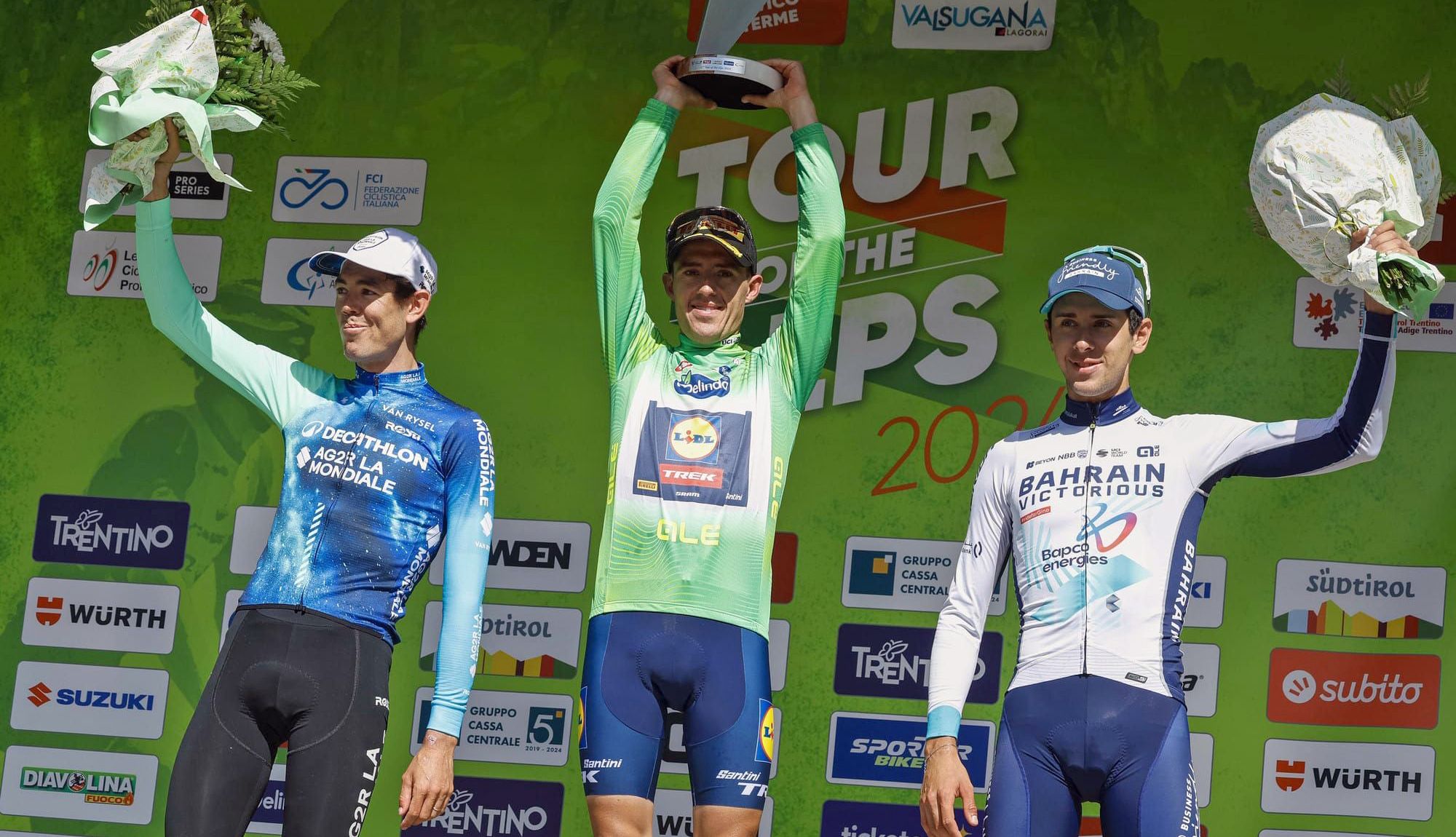 Podio final del Tour de los Alpes