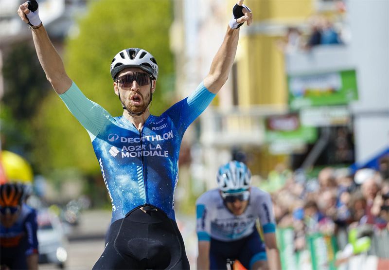 Aurélien Paret Peintre gana en Levico Terme la última etapa del Tour de los Alpes