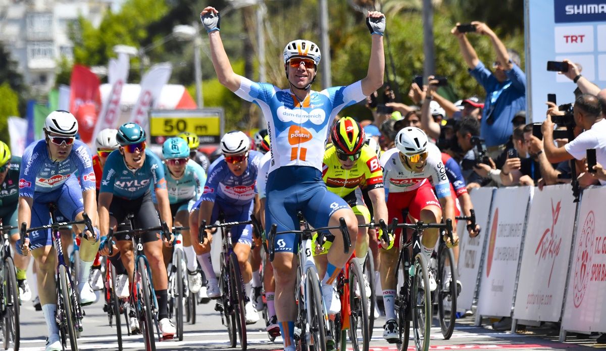 Fabio Jakobsen (DSM firmenich), ganador de la primera etapa de Turquía