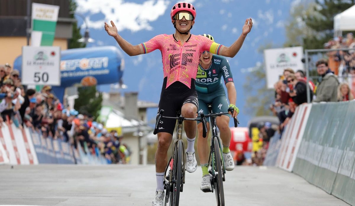 Richard Carapaz (EF Education EasyPost) logró el triunfo en la cuarta de Romandía