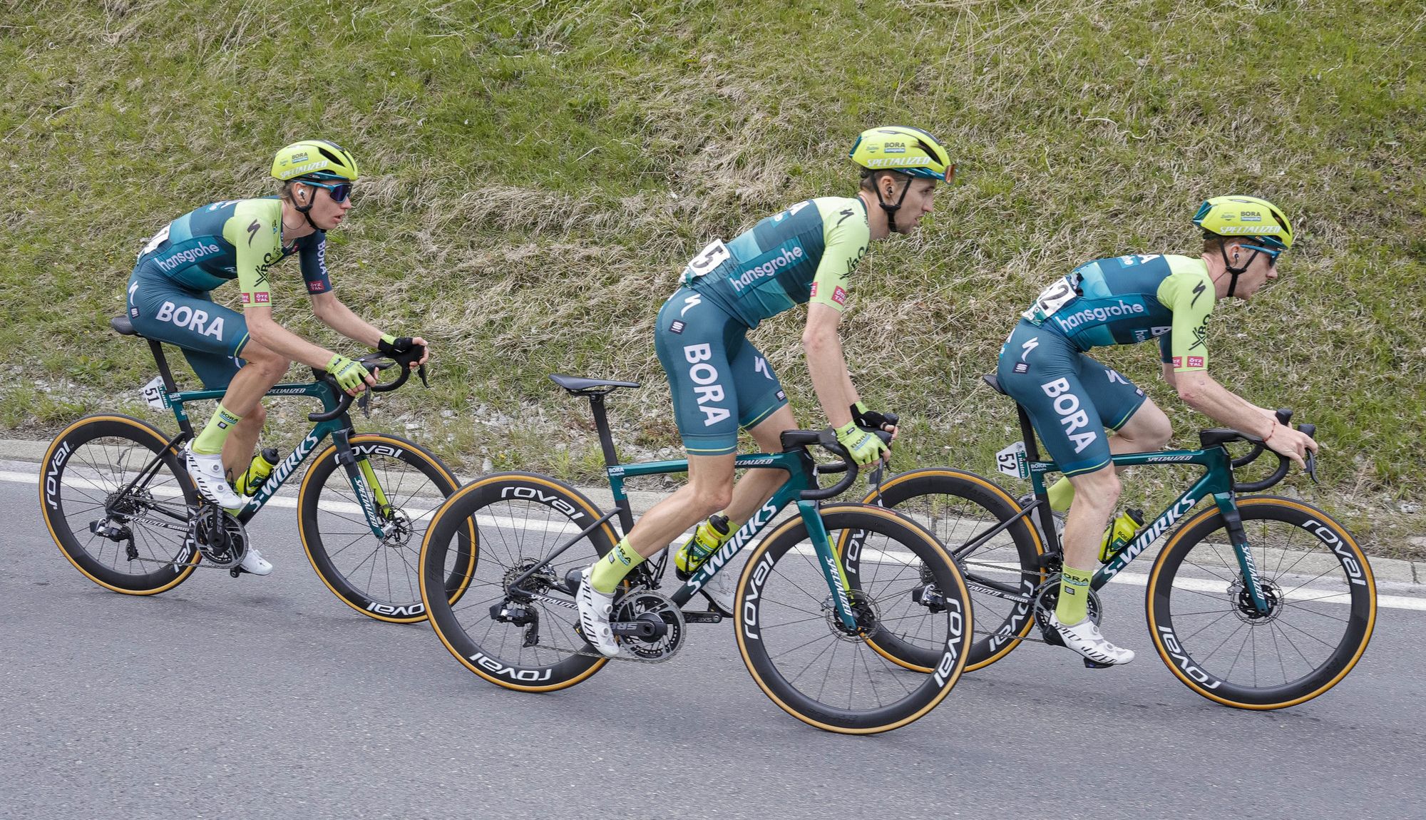 Roger Adriá, Jai Hindley y Aleksandr Vlasov, en el pasado Tour de Romandía