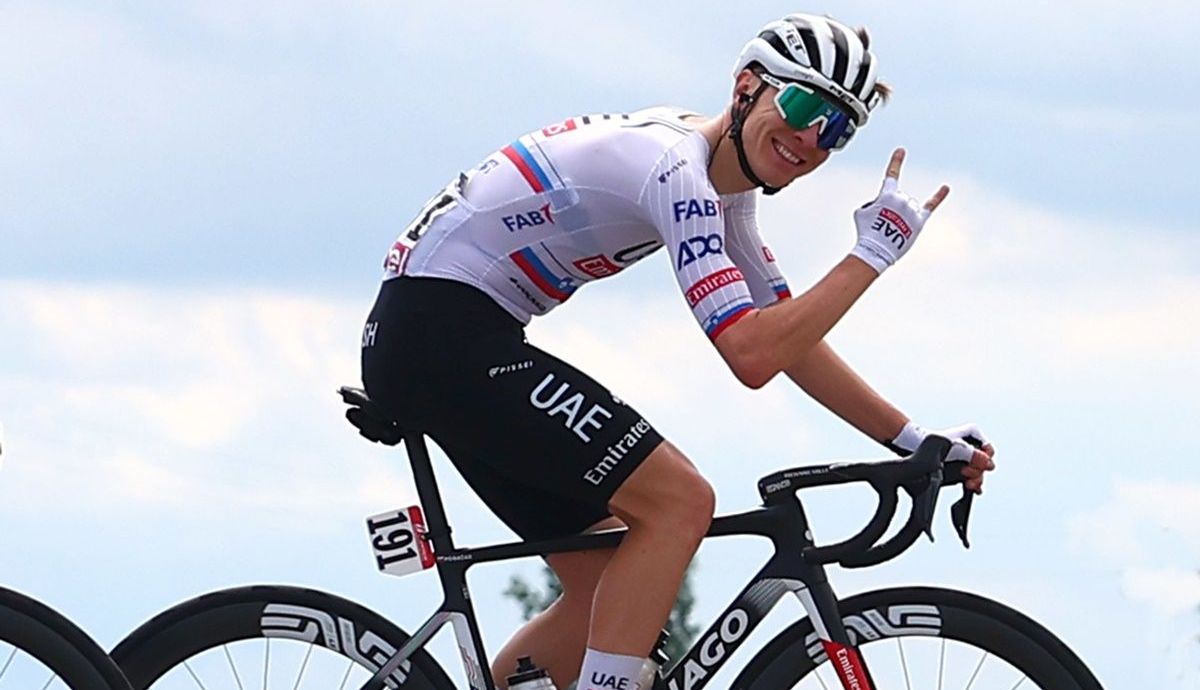 Tadej Pogacar (UAE Team Emirates) se mostró sonriente durante toda la segunda etapa del Giro