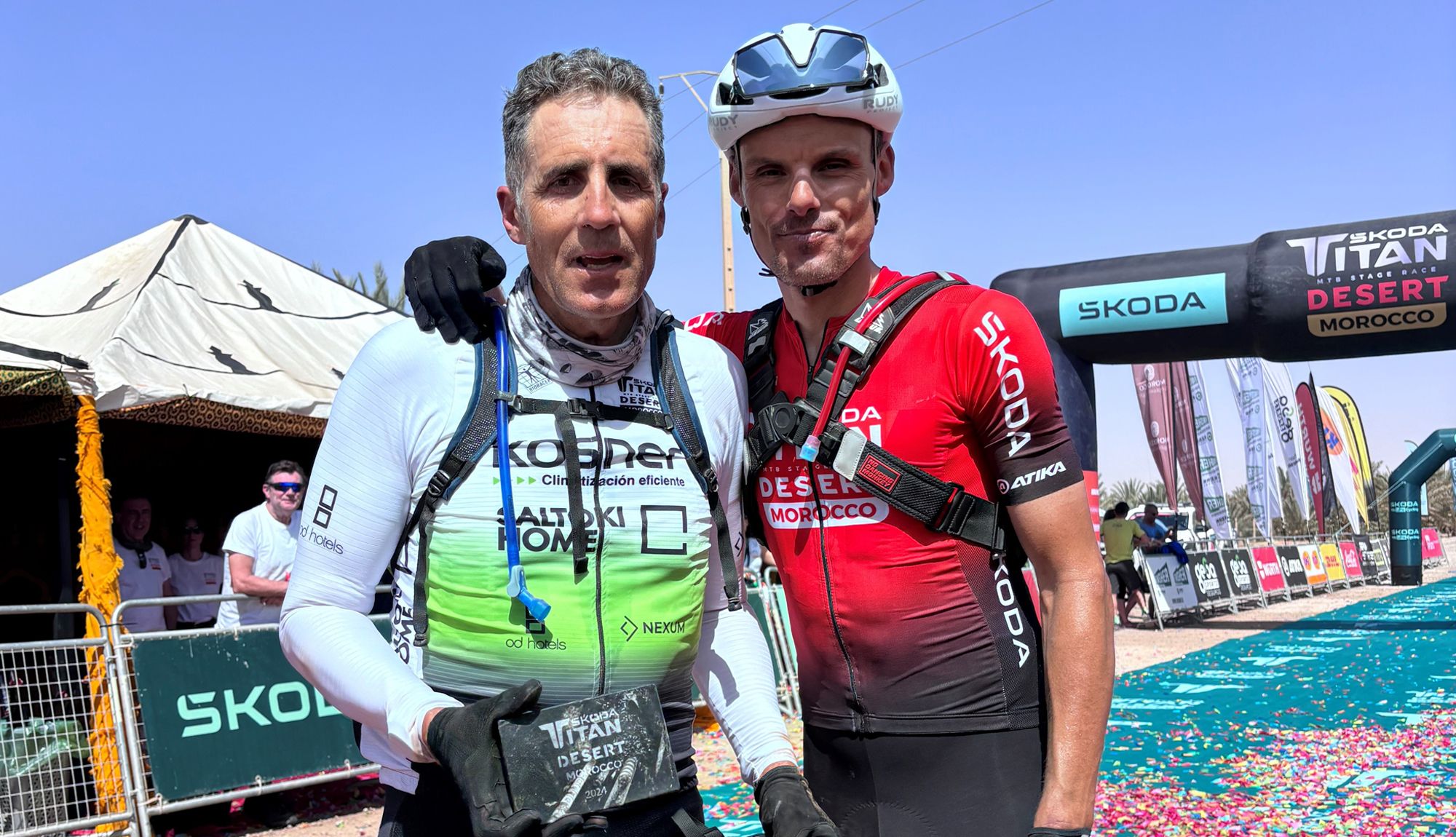 Luis León Sánchez, junto a Miguel Induráin, en la Titan Desert