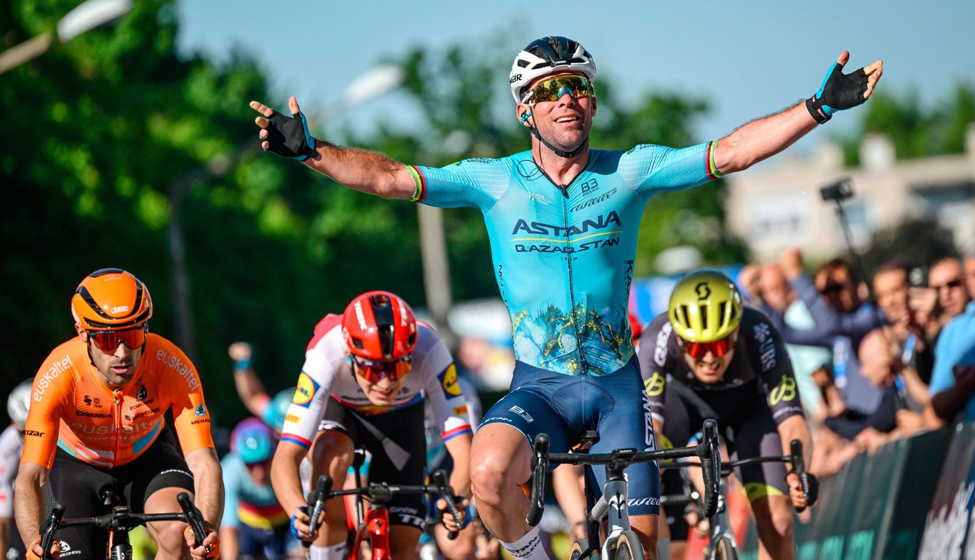 Mark Cavendish se reencuentra con la victoria en Hungría