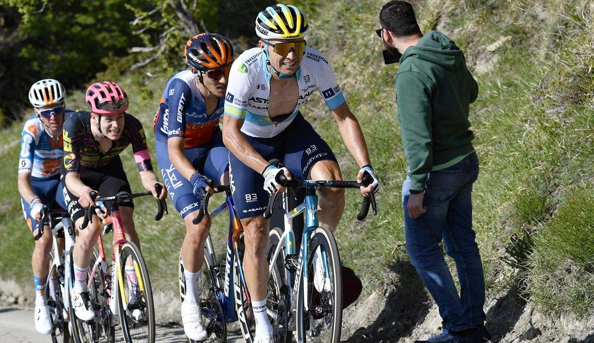 Alexey Lutsenko (Astana Qazaqstan Team), durante la octava etapa del Giro