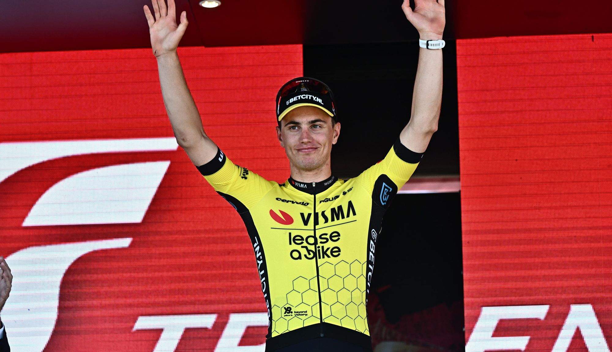 El neerlandés Olav Kooij, ganador de la novena etapa del Giro, no ha tomado la salida en la décima