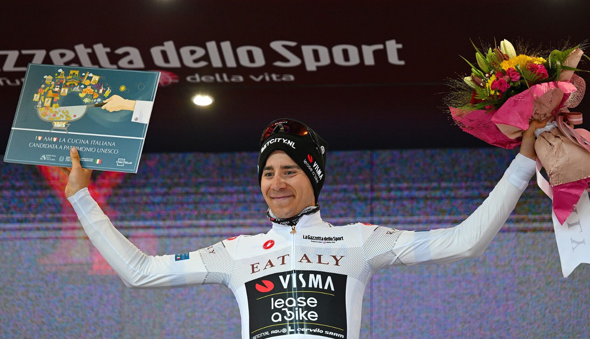 Cian Uijtdebroeks, enfermo, dice adiós al Giro de Italia