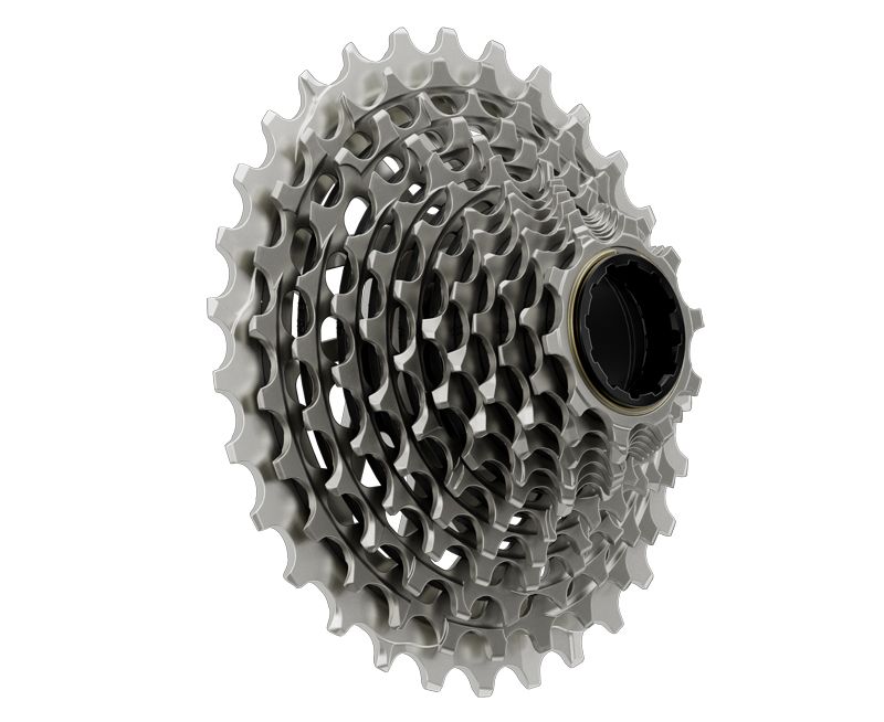 La línea de cadena es de 45 mm con un buje trasero de 142 mm de ancho