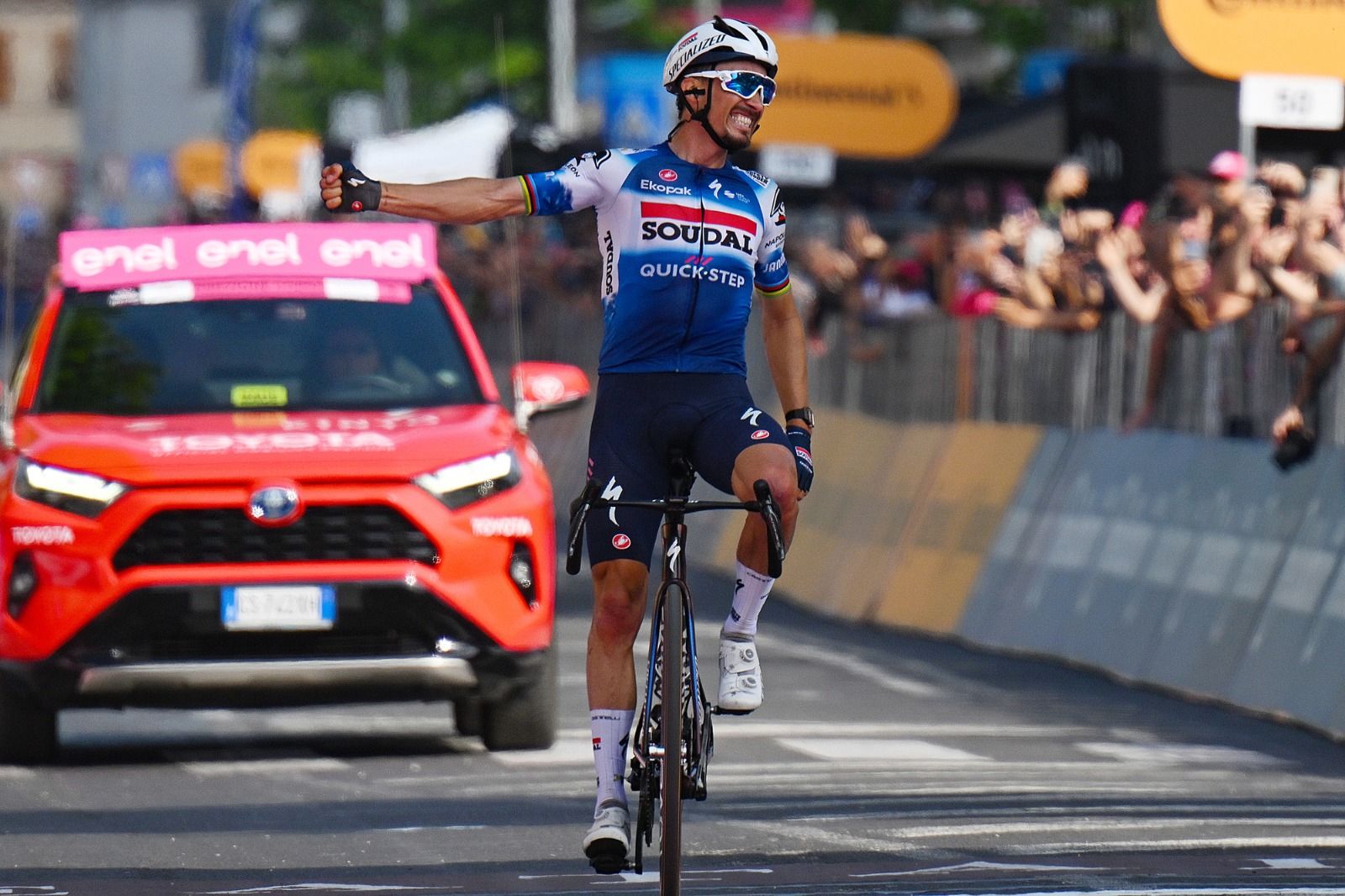 Alaphilippe exhibe poderío y se agencia la duodécima etapa del Giro.