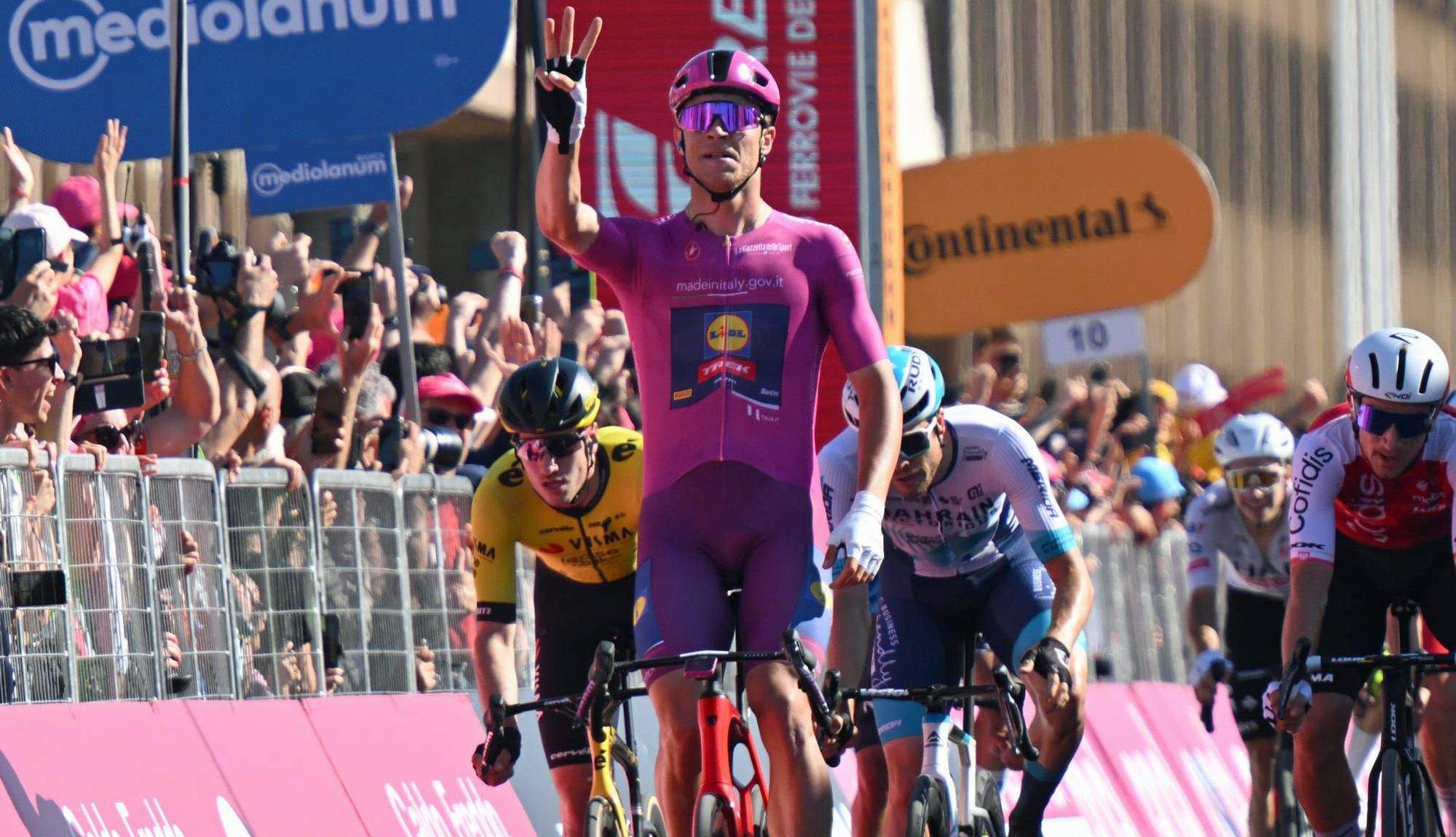 Triplete de Jonathan Milan en el Giro 2024