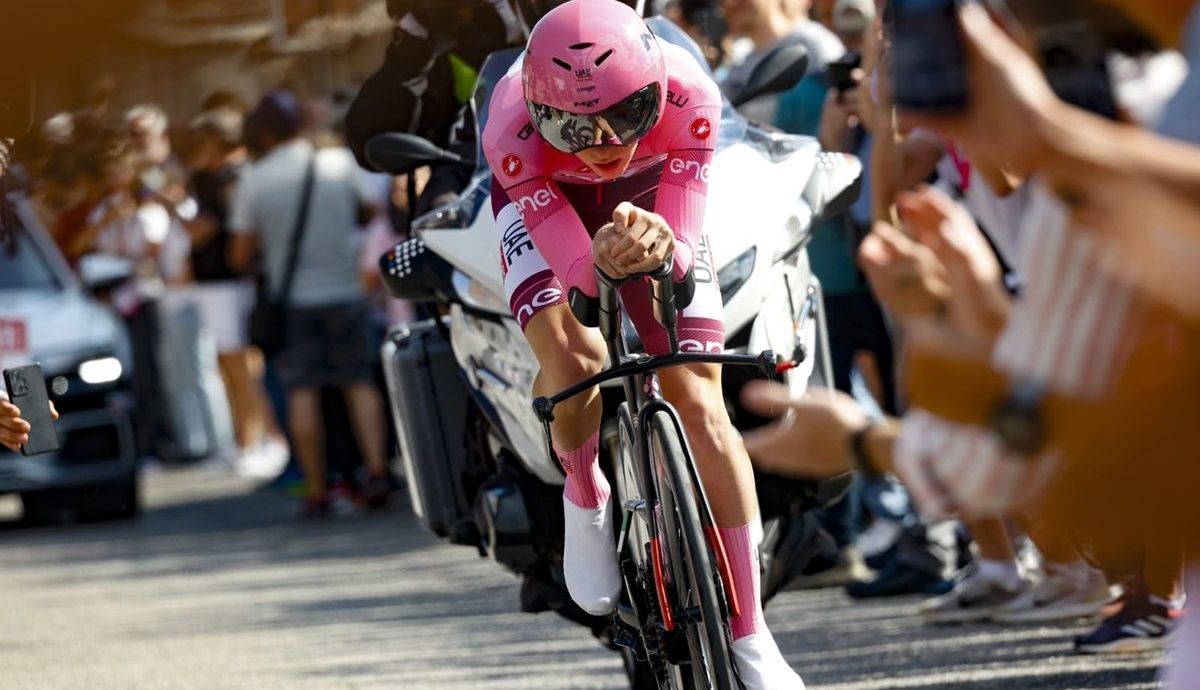Tadej Pogacar (UAE Team Emirates) dio otro bocado al Giro de Italia