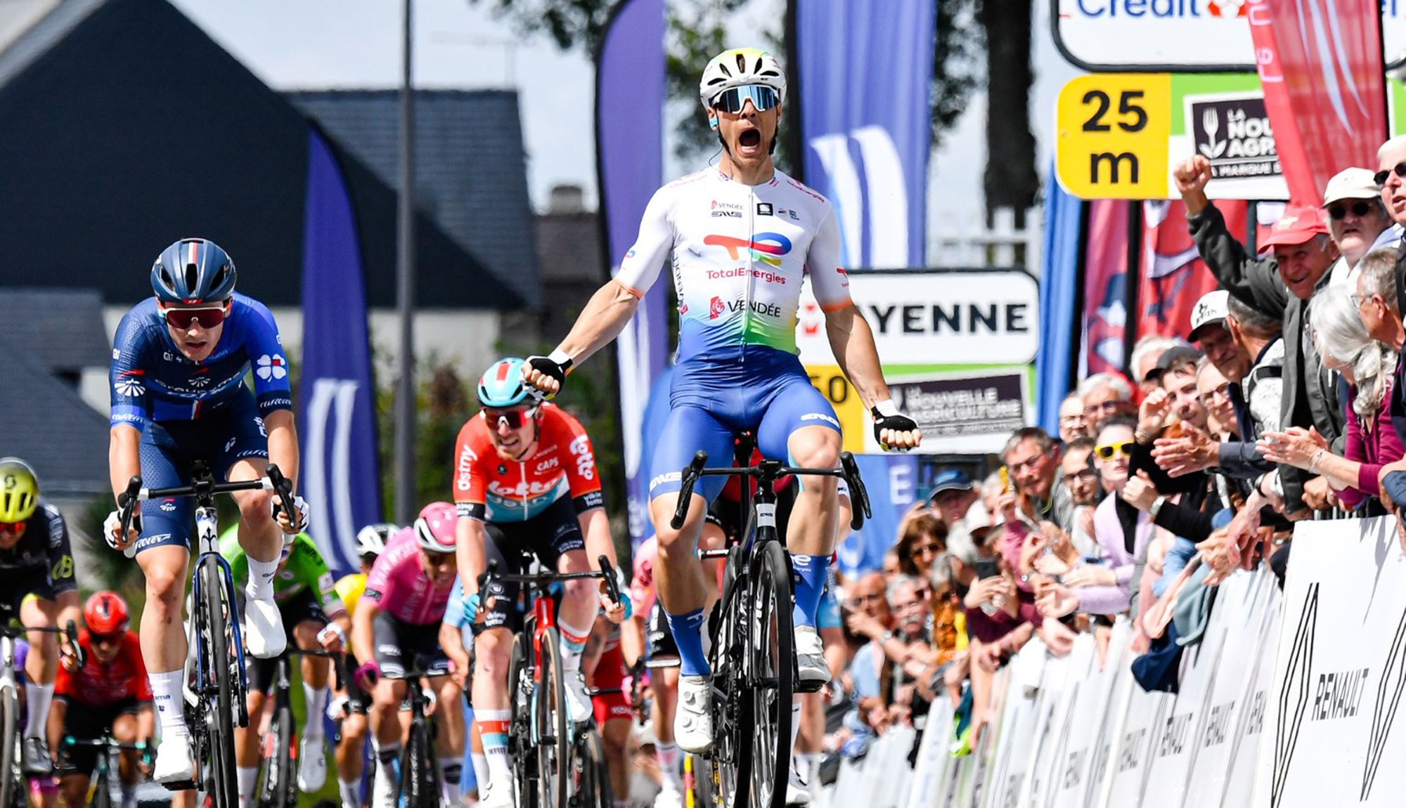 Emilien Jeannière se estrena en Boucles de la Mayenne