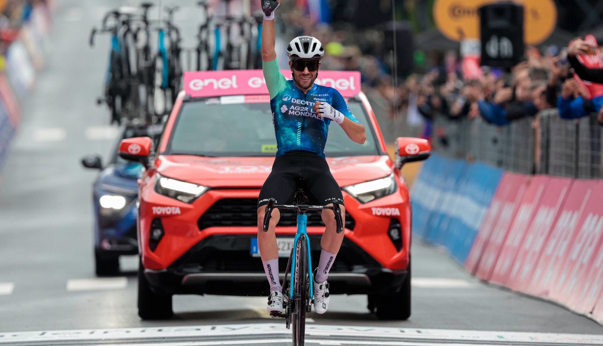 Vendrame remata la fuga en la 19ª etapa del Giro