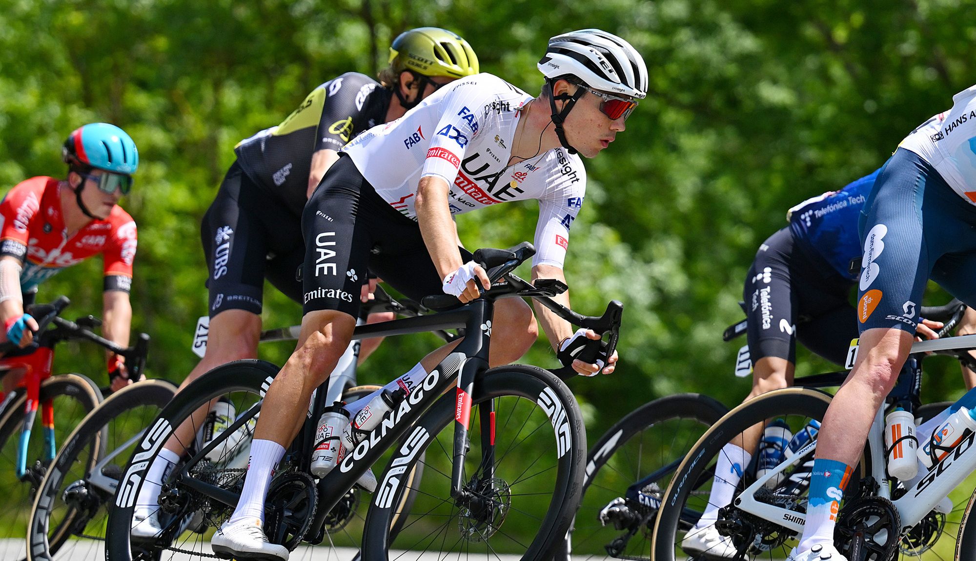 Juan Ayuso abandona el Dauphiné