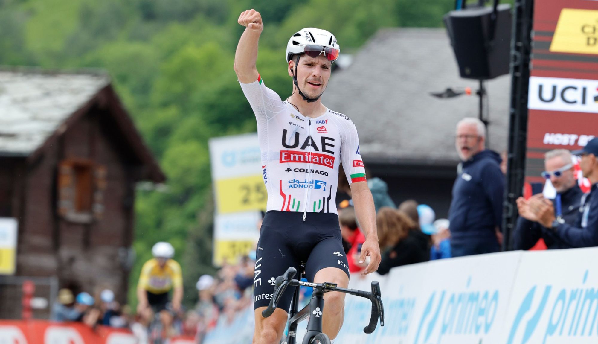 Joao Almeida prolonga la racha del UAE en Suiza y pone emoción en la general