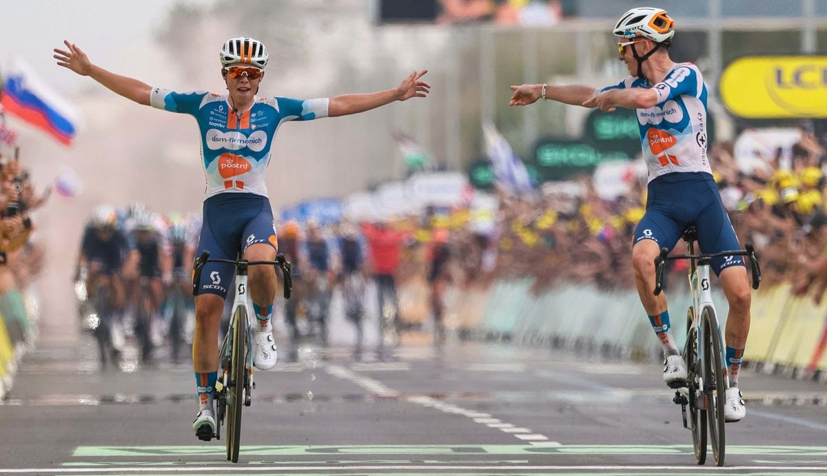 Exhibición total del dsm firmenich PostNL en la primera etapa del Tour de Francia 2024