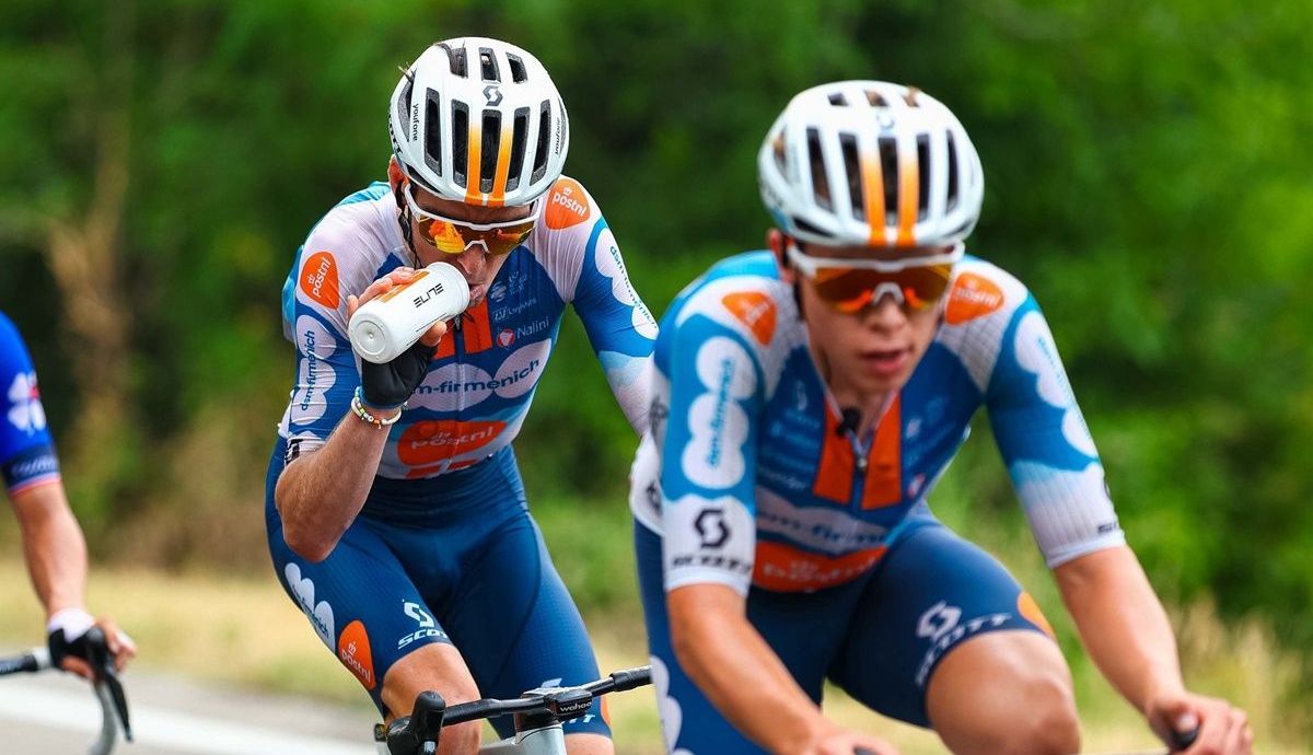 Romain Bardet y Frank van den Broek (dsm firmenich PostNL) jugaron a la perfección en la primera etapa del Tour