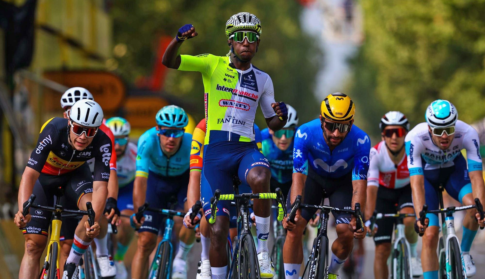 Biniam Girmay se lleva el primer duelo de velocistas en el Tour