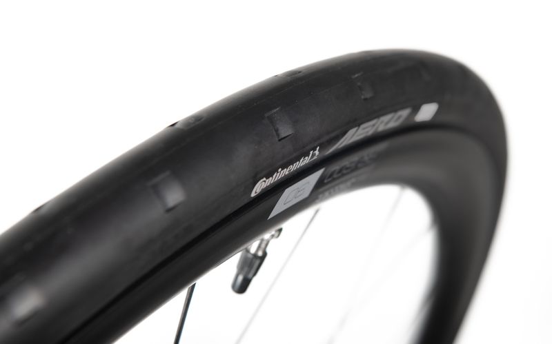 01 DTSwiss AERO 111 Tire Product Detail 7091 HighRes 01 DTSwiss AERO 111 Tire Product Detail 7091 HighRes