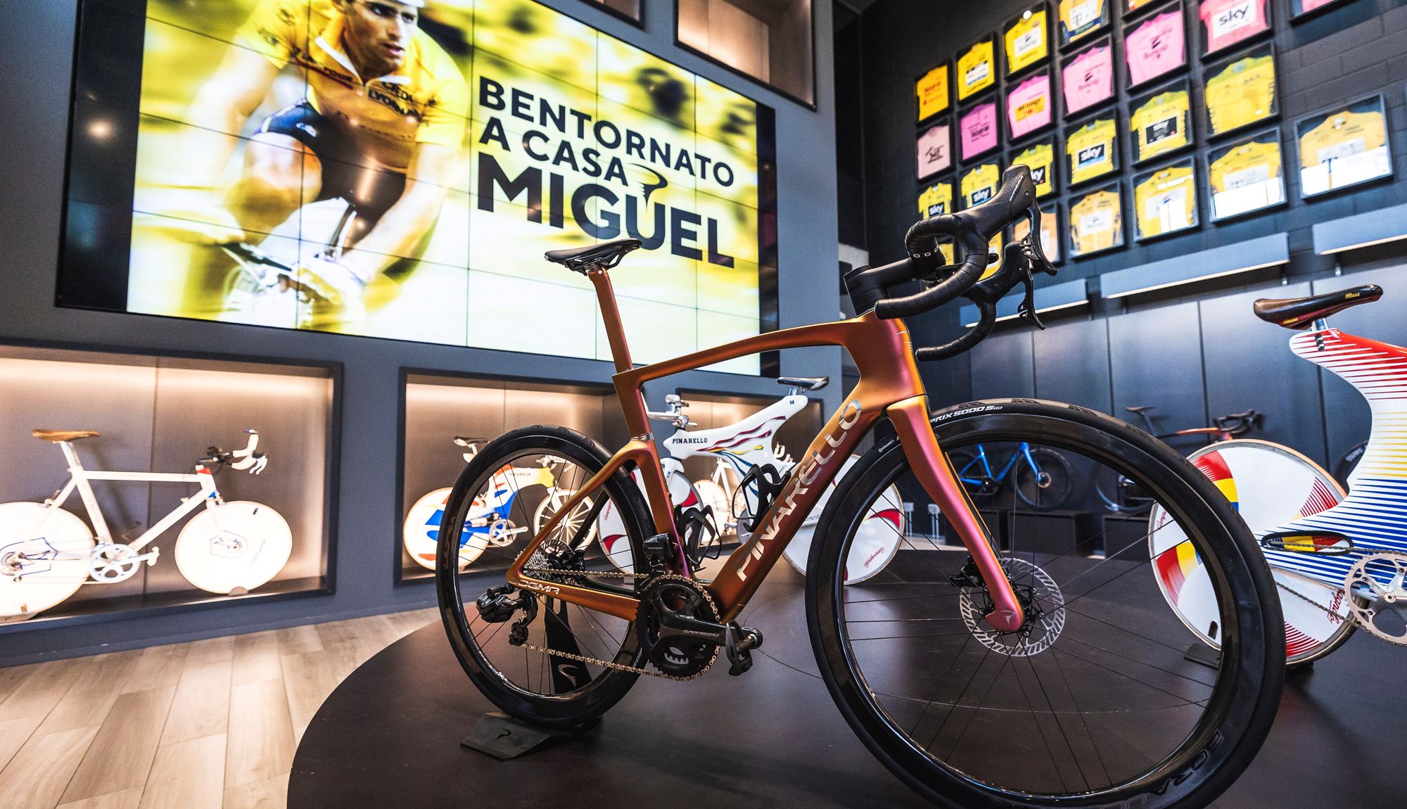 Miguel Induráin regresa a la familia Pinarello