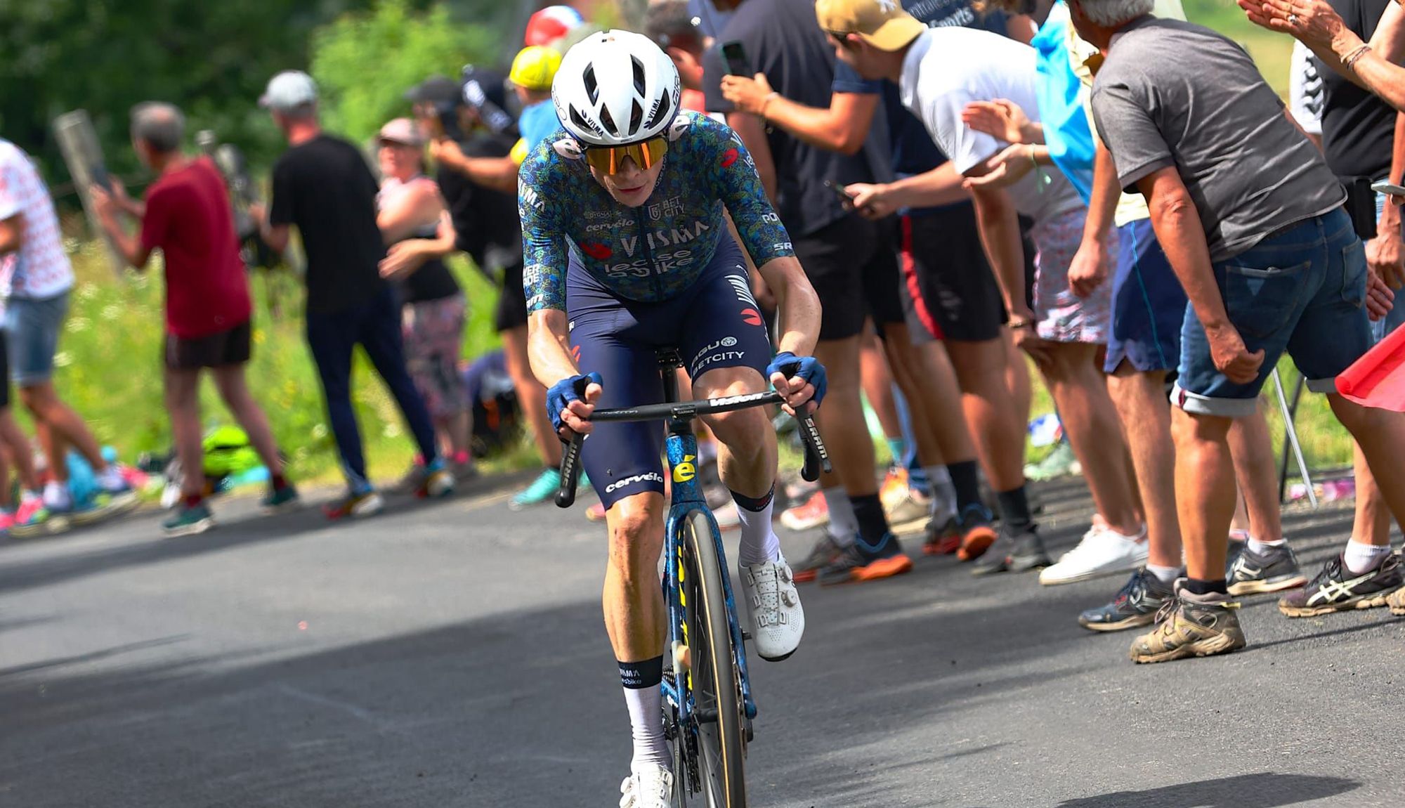 Jonas Vingegaard triunfa en el Macizo Central