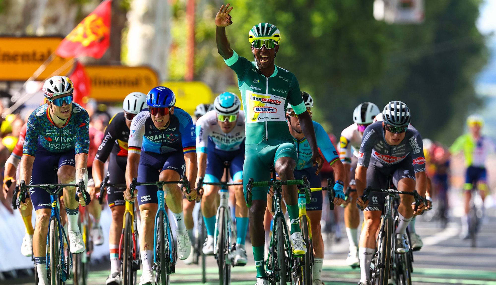 Tercera victoria para Biniam Girmay