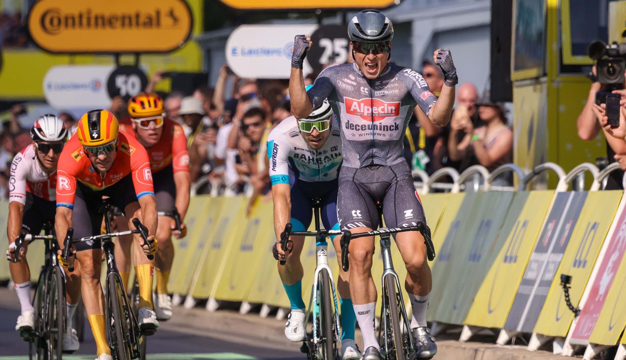 Jasper Philipsen loga su tercera victoria en este Tour