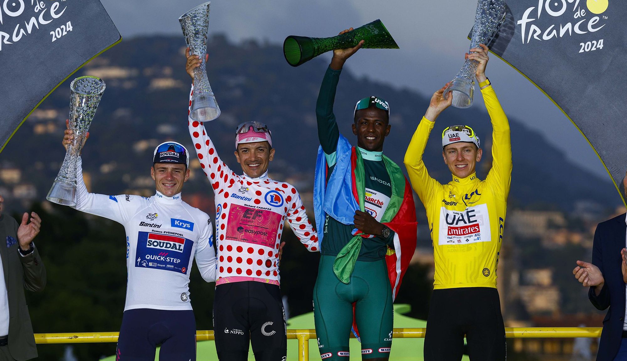 Los ganadores de los distintos maillots del Tour 2024, en el podio de Niza