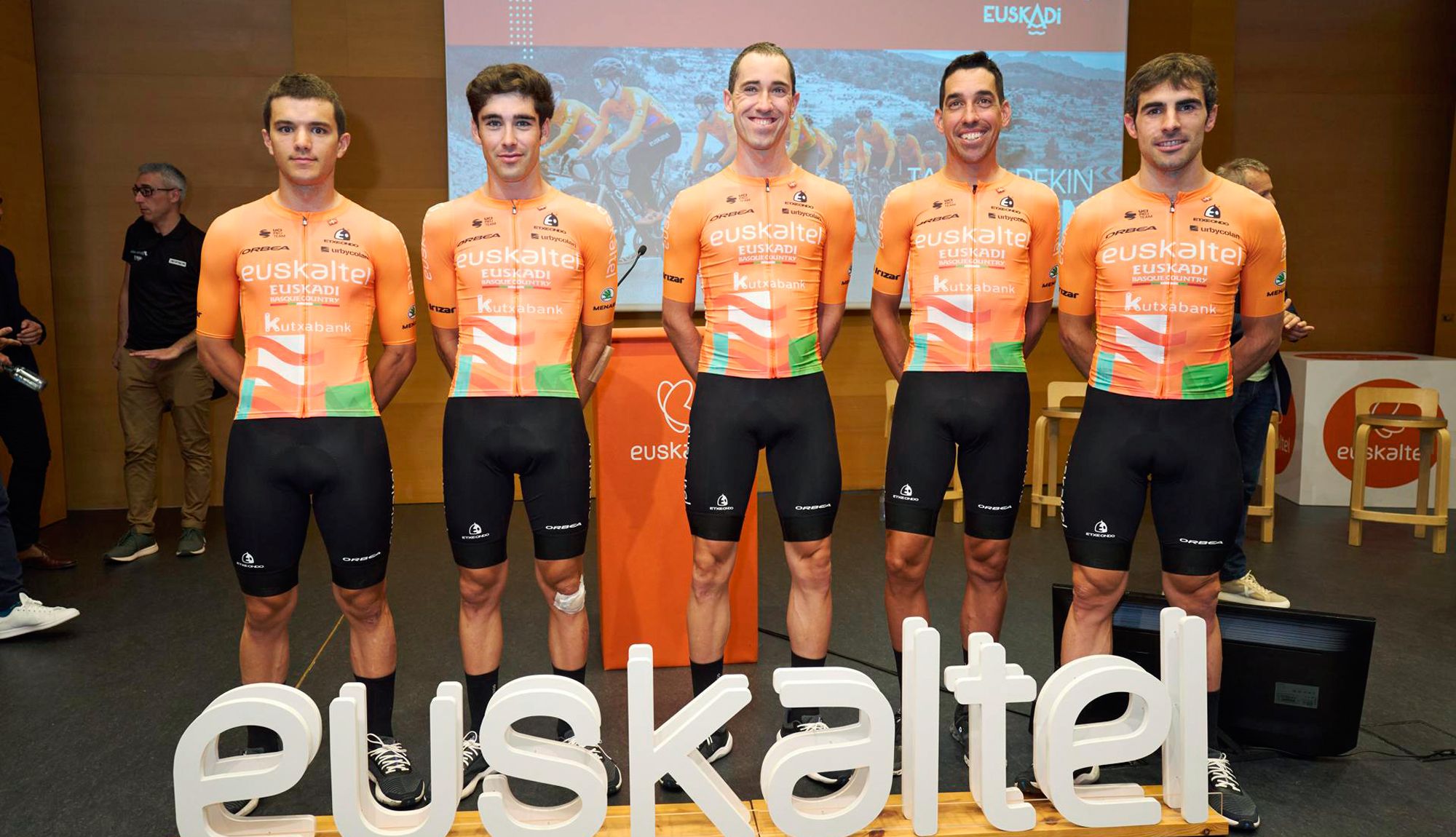 Cinco de los ocho componentes del Euskaltel-Euskadi que correrán La Vuelta