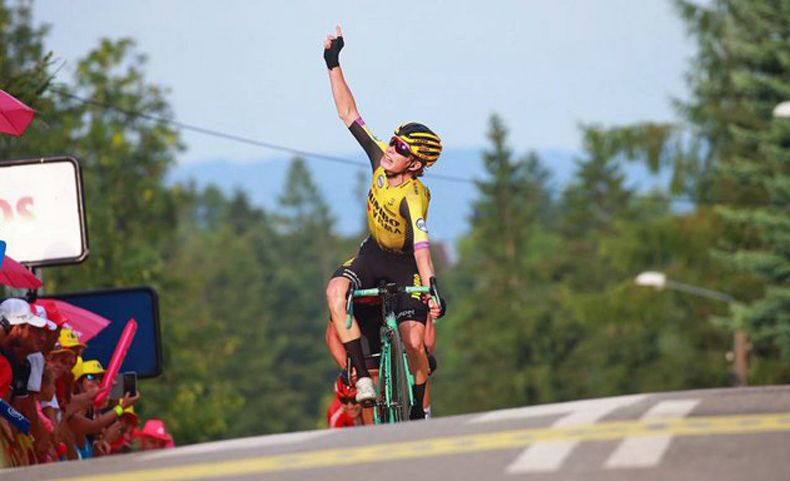 Vingegaard celebrando su victoria en la 6ª etapa del Tour de Polonia 2019, su primera como profesional Vingegaard celebrando su victoria en la 6ª etapa del Tour de Polonia 2019, su primera como profesional