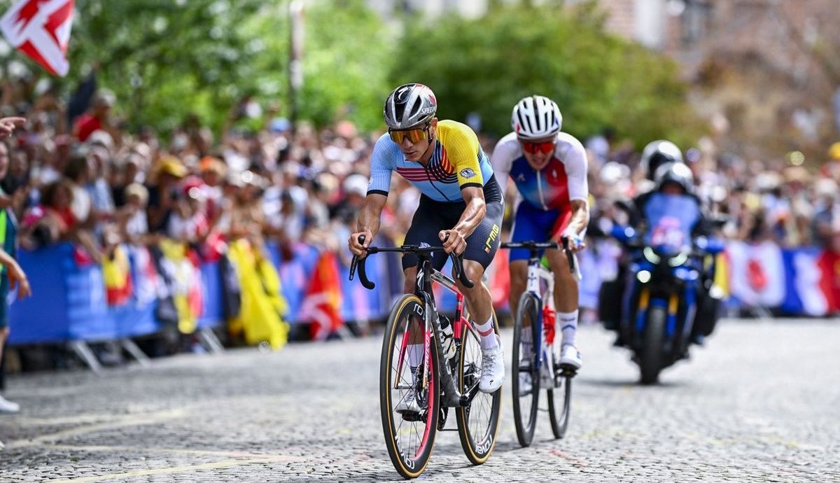 Remco Evenepoel (Bélgica) y Valentin Madouas (Francia), mano a mano por el oro en París