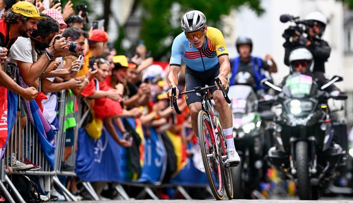 Remco Evenepoel (Bélgica) voló en solitario por las calles de París