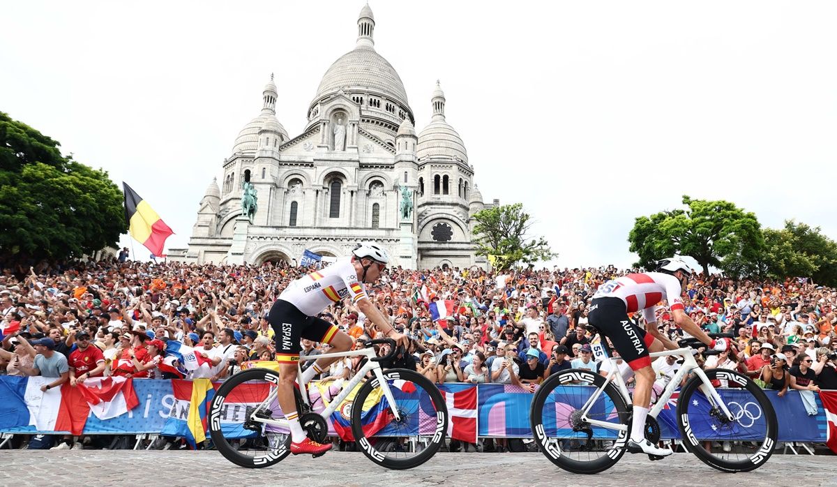 Juan Ayuso (España), durante la prueba de ruta de París 2024