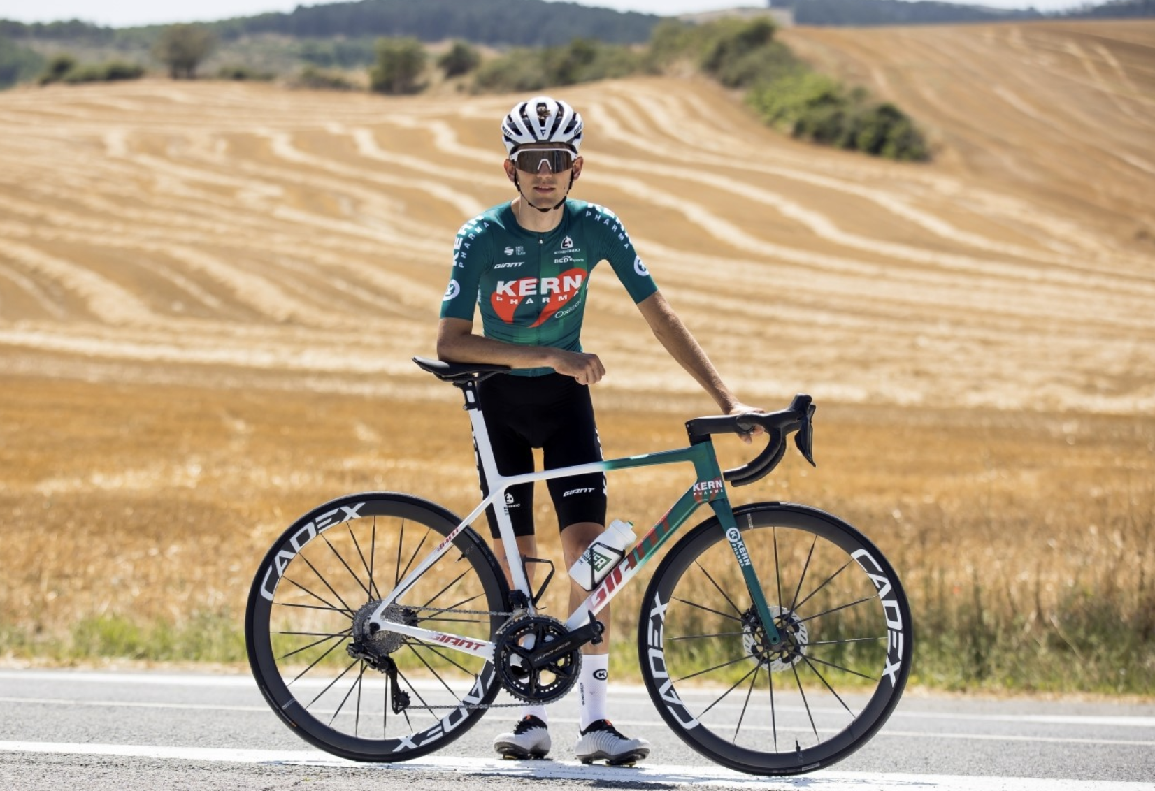 El Equipo Kern Pharma estrena bicicletas en La Vuelta con Giant.
