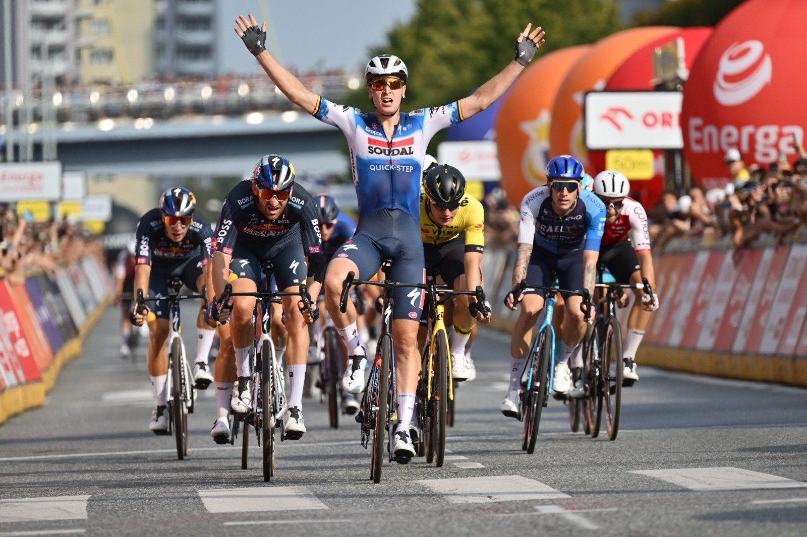  Tim Merlier gana la quinta etapa; Jonas Vingegaard se mantiene líder.