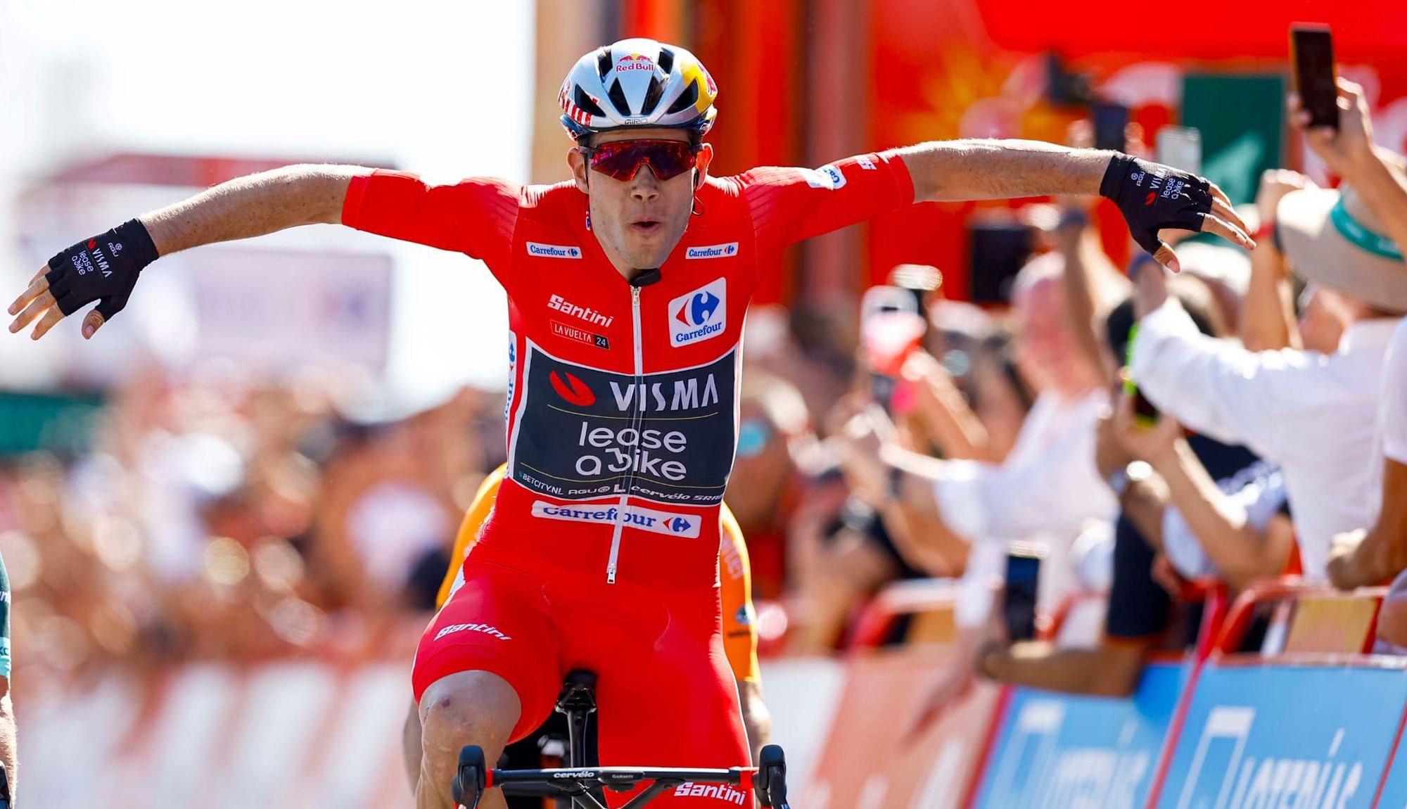 Wout van Aert, victoria y más líder de La Vuelta