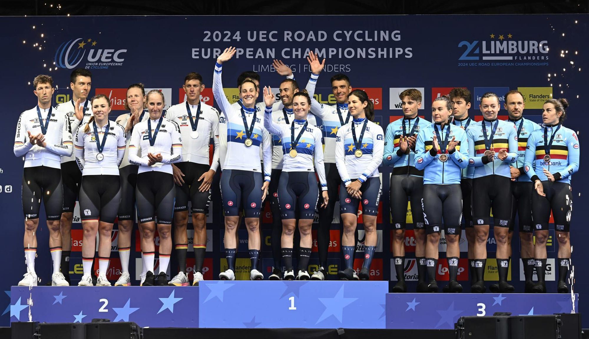 Podio del relevo mixto, con Italia, Alemania y Bélgica