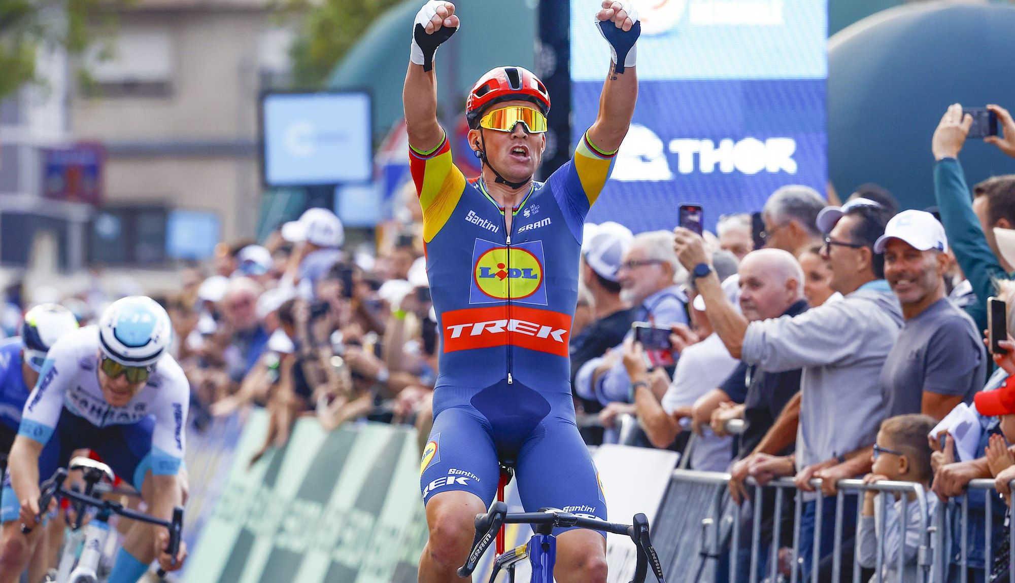 Mads Pedersen supera al sprint a Van der Poel en la 2ª etapa del Tour de Luxemburgo